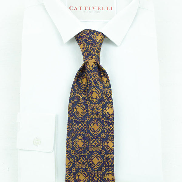 Cravatta a strisce blu scuro e bordeaux | Disponibile! | Tailor Toki Cravatta a strisce blu scuro e bordeaux | Disponibile! | Tailor Toki