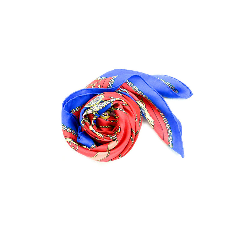 Foulard Cache Col Metal Chain in Red and Blue.