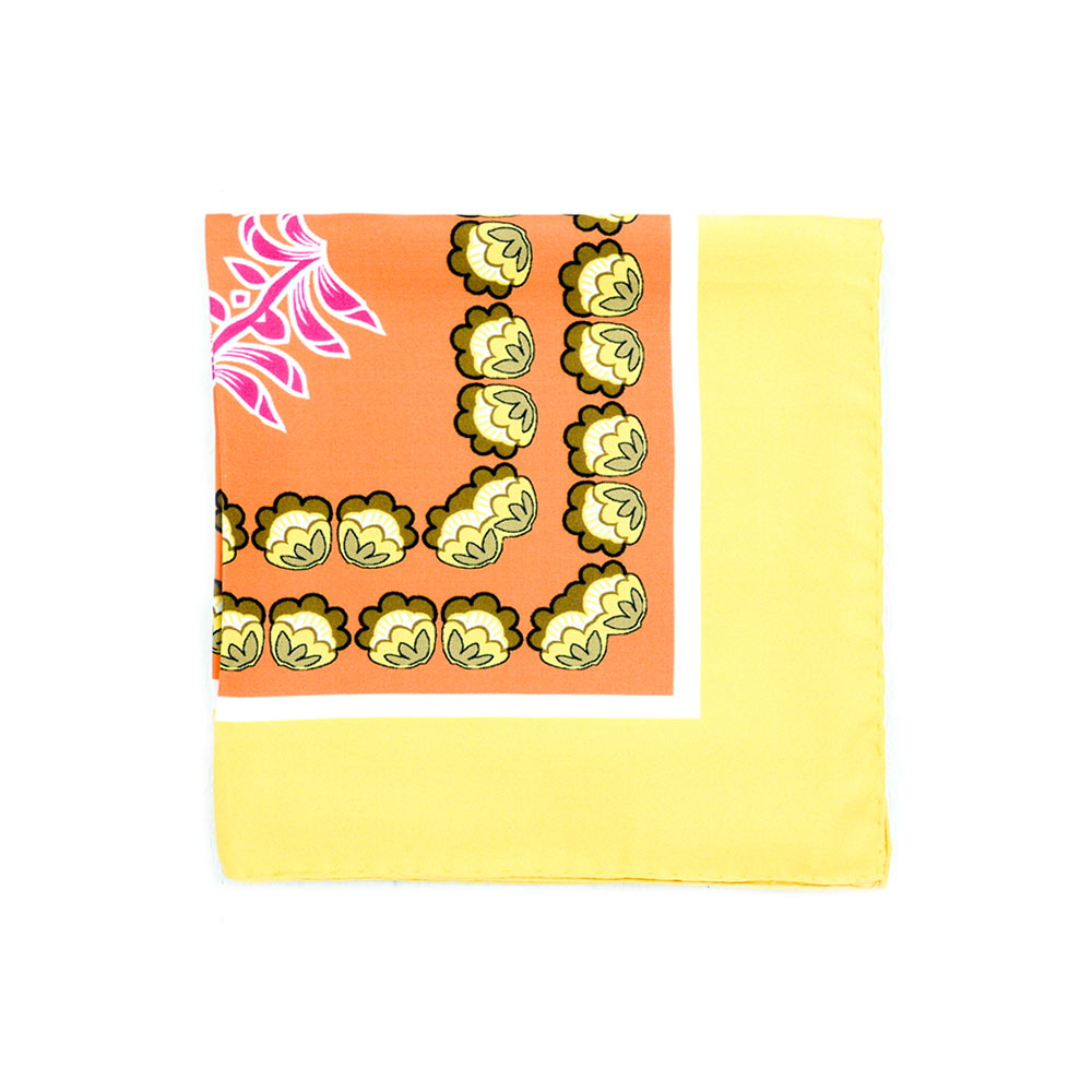 Foulard Cache Col Romantic Blossoming in Warm Colors of the Sun.