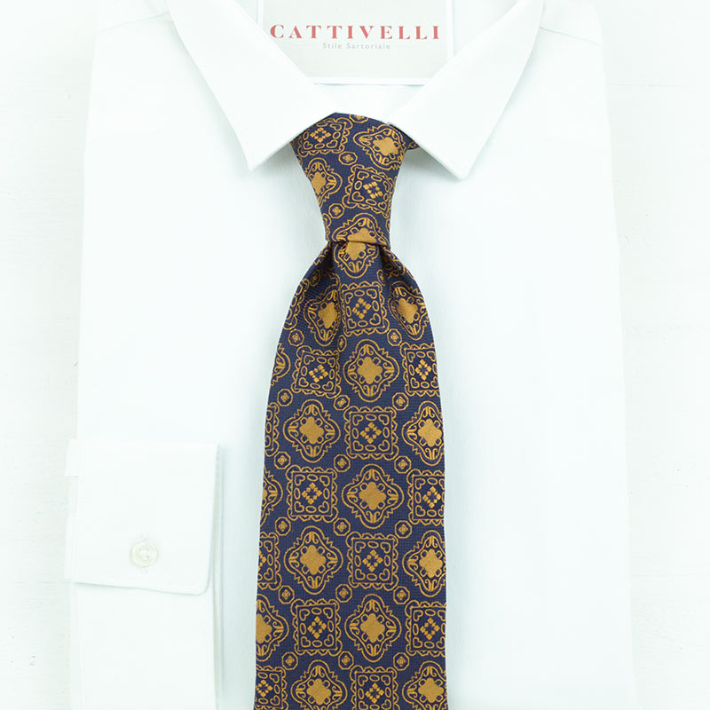 Cravatta a 7 pieghe Fatta a mano con disegno medaglioni in giallo oro